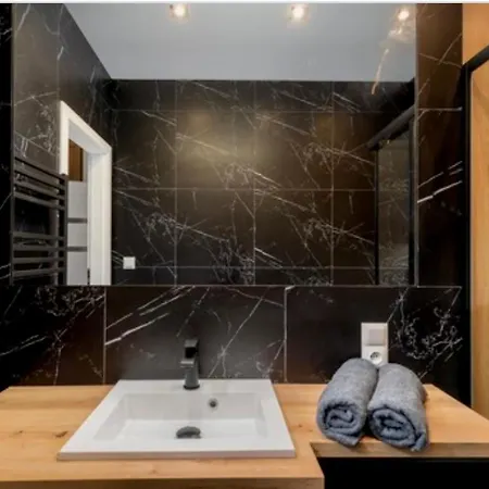 Debowa 4 By Homeprime